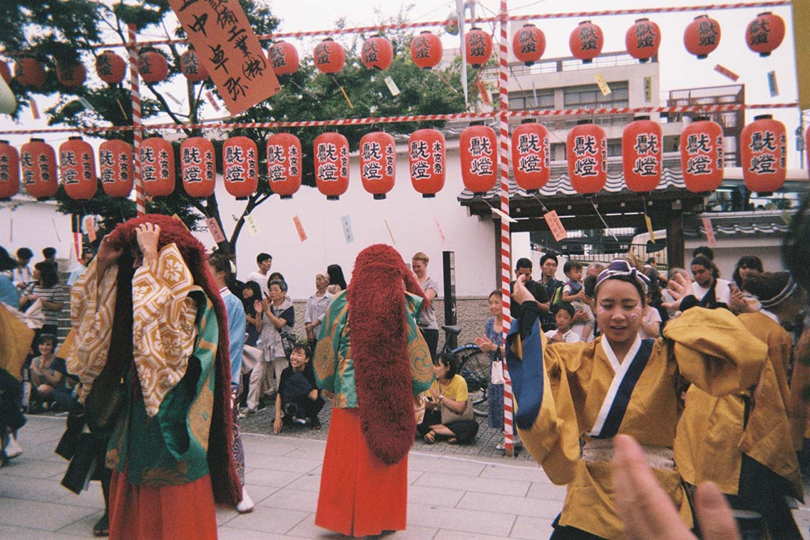 Picture of traditional Motomiya-odori dance at Fushimi Inari-taisha