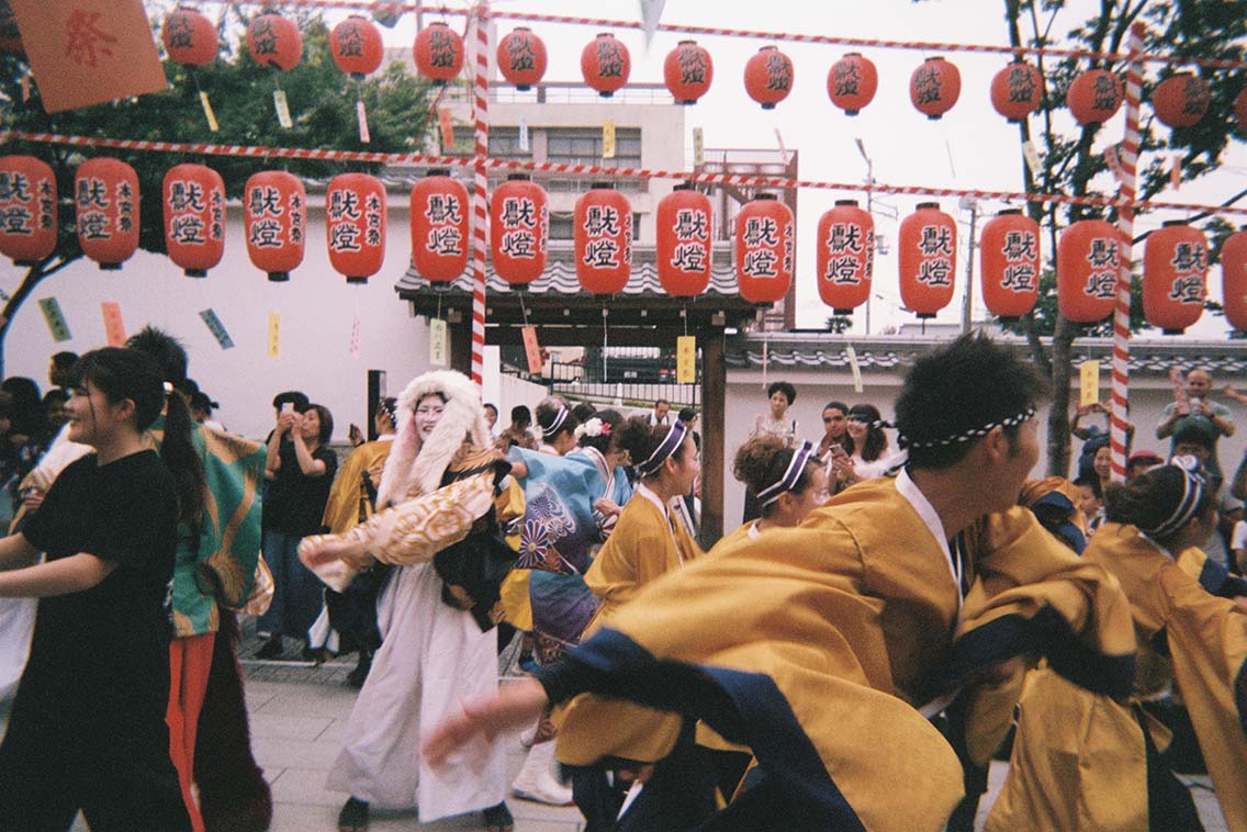 Picture of traditional Motomiya-odori dance at Fushimi Inari-taisha